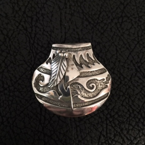 Native American -Southwest Jewelry - Native American Southwest Vintage Signed Pendant-Vase w/feather*-Gorgeous piece